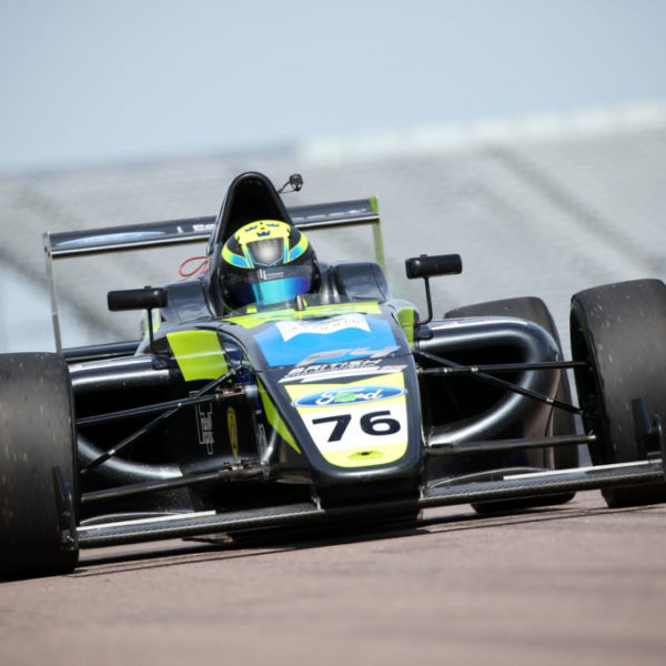 Dubbelpall för Linus Lundqvist på Snetterton
